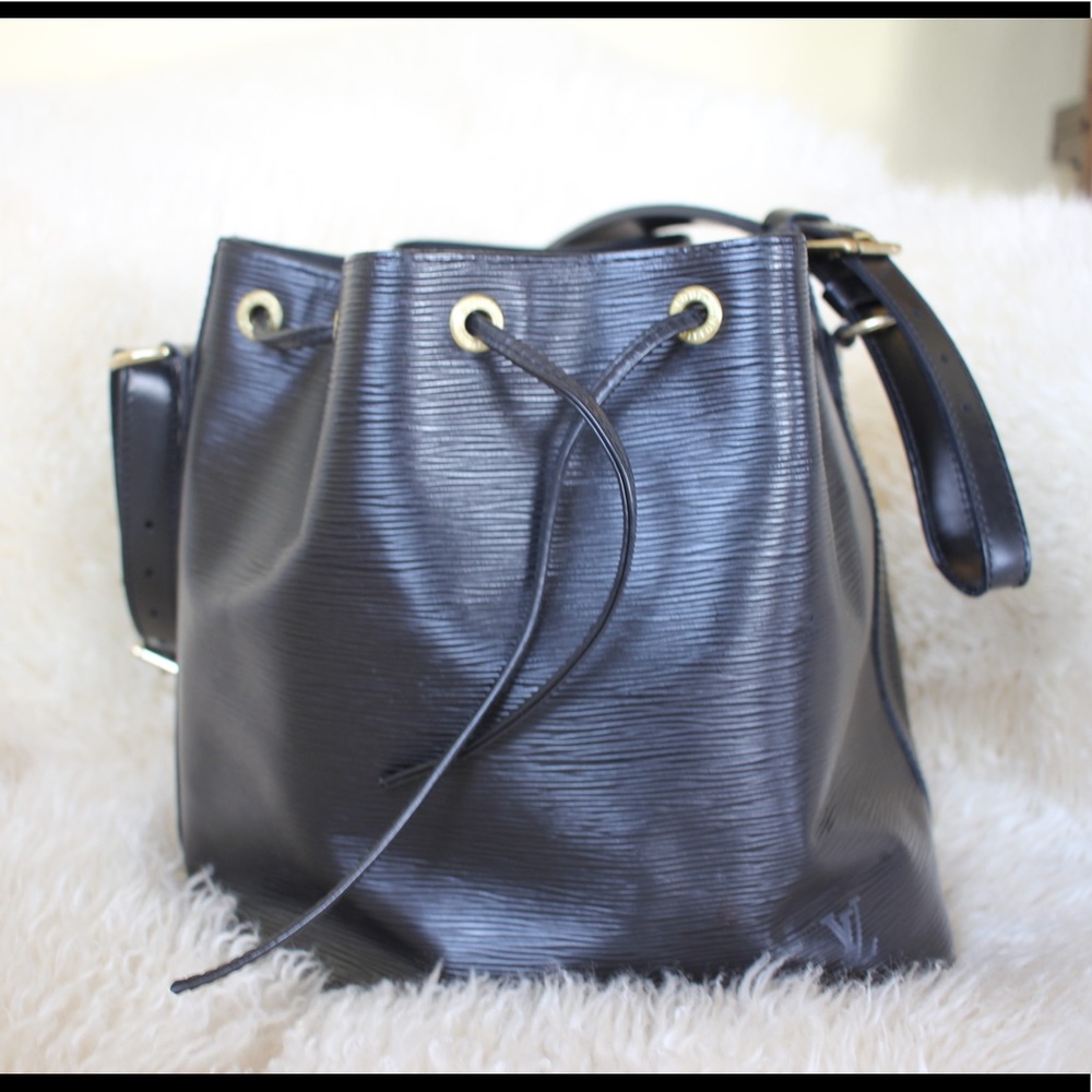 ✨AUTHENTIC✨ Louis Vuitton Epi Noe bag
